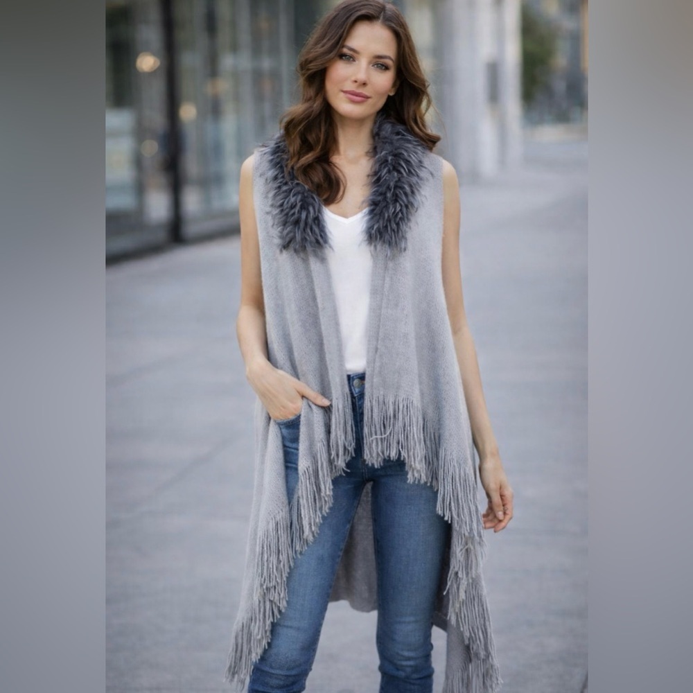 NEW! NORTHERN ANGEL Sleeveless Faux Fur Open Front Cardigan Fringe Trim Gray S/M